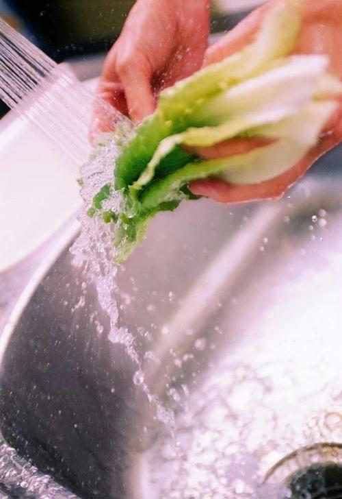 一盘美味佳肴离不开每一步的用心打造,那么,在蔬菜清洗环节,如何才能